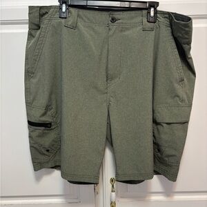 Denali Green Golf Shorts Flat Front Men’s Size 40